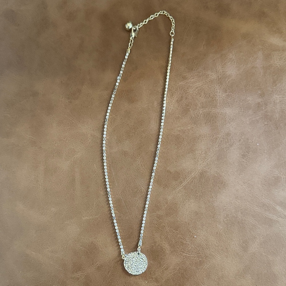 Elegant Gold Necklace with Gold Pendant